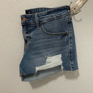 NWT Hollister Size 5 Ripped Jean Shorts!